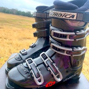 🌎FREE SHIPPING🌎 Nordica ski boots